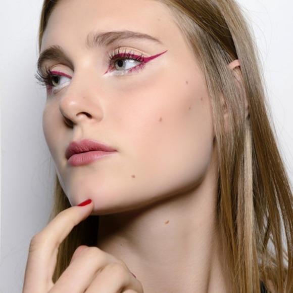 Romantic Beauty Fuchsia Eyeliner. - Picture 4 of 4